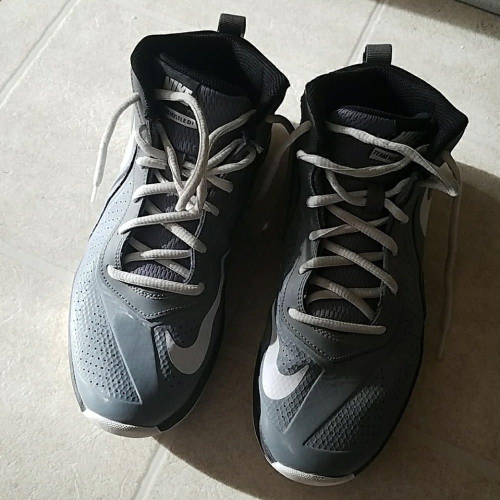 Nike basketball shoes youth